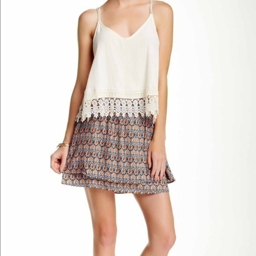🛍BRAND NEW Flora printed pull on skirt